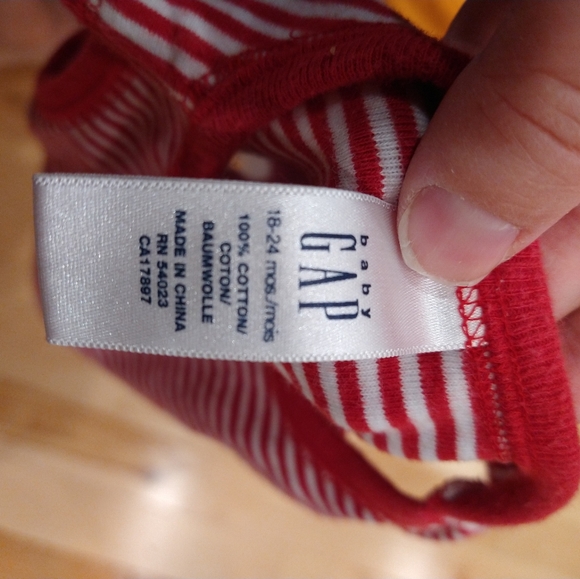 5/20$ 18-24m Red white Gap tank top 100 cotton - Picture 3 of 3
